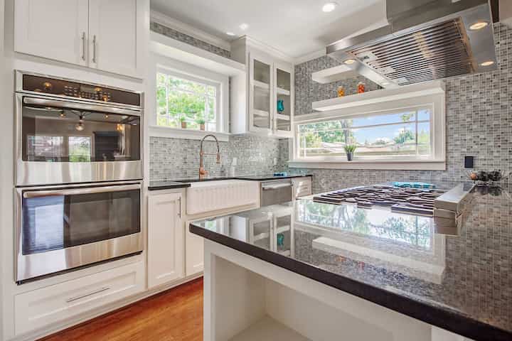 Hire kitchen refurbishment & appliances contractors in Sacramento, California. Our expert fitters do extensions, design & installation.